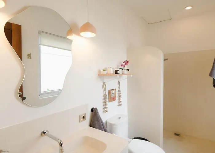 Charming Haus Unit 6 *